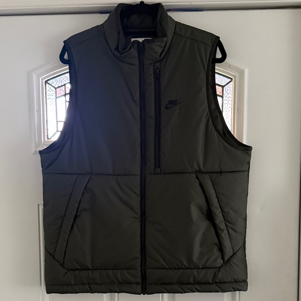 Nike Men's Dark Gray Puffer Vest